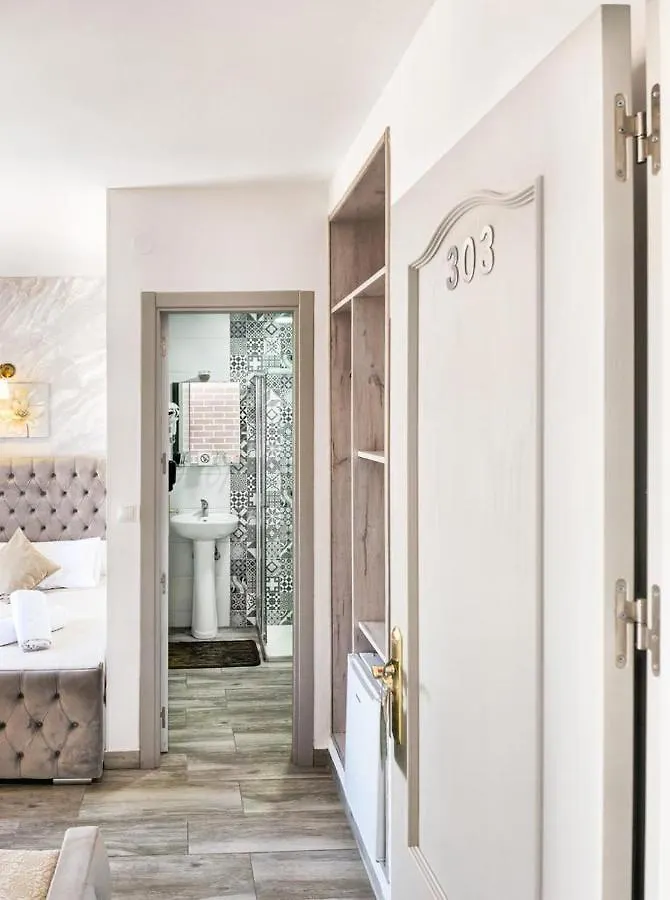 Hotel Boutique Andalucia Fuengirola 2*,